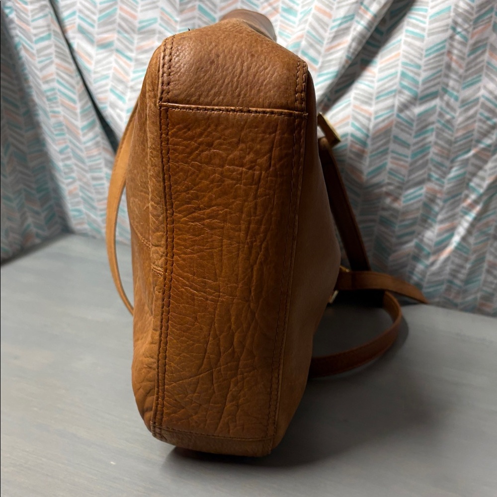 Nino BOSSI Brown Leather Shoulder Bag with Gold Hardware - Picture 13 of 15
